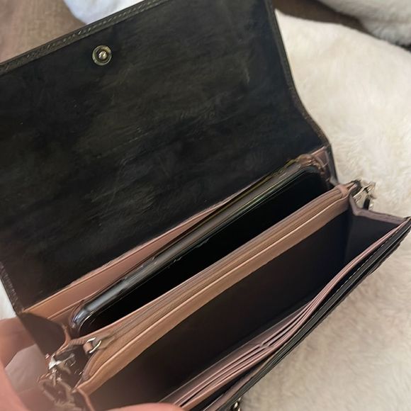 Authentic Gucci Wallet - Picture 7 of 9